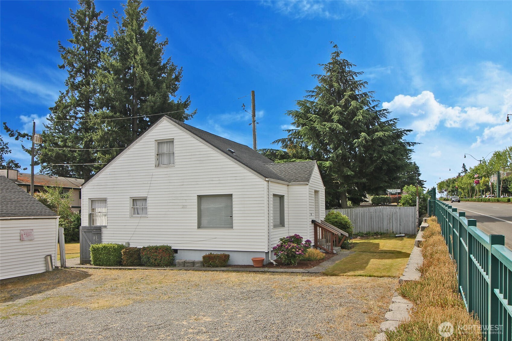 3119 Bridgeport Way Property Photo 9