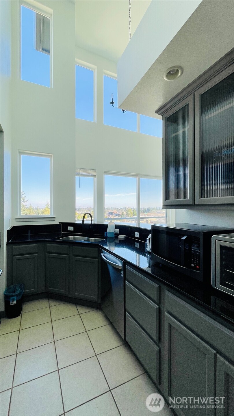 2424 S 41st Street B526 Property Photo 5
