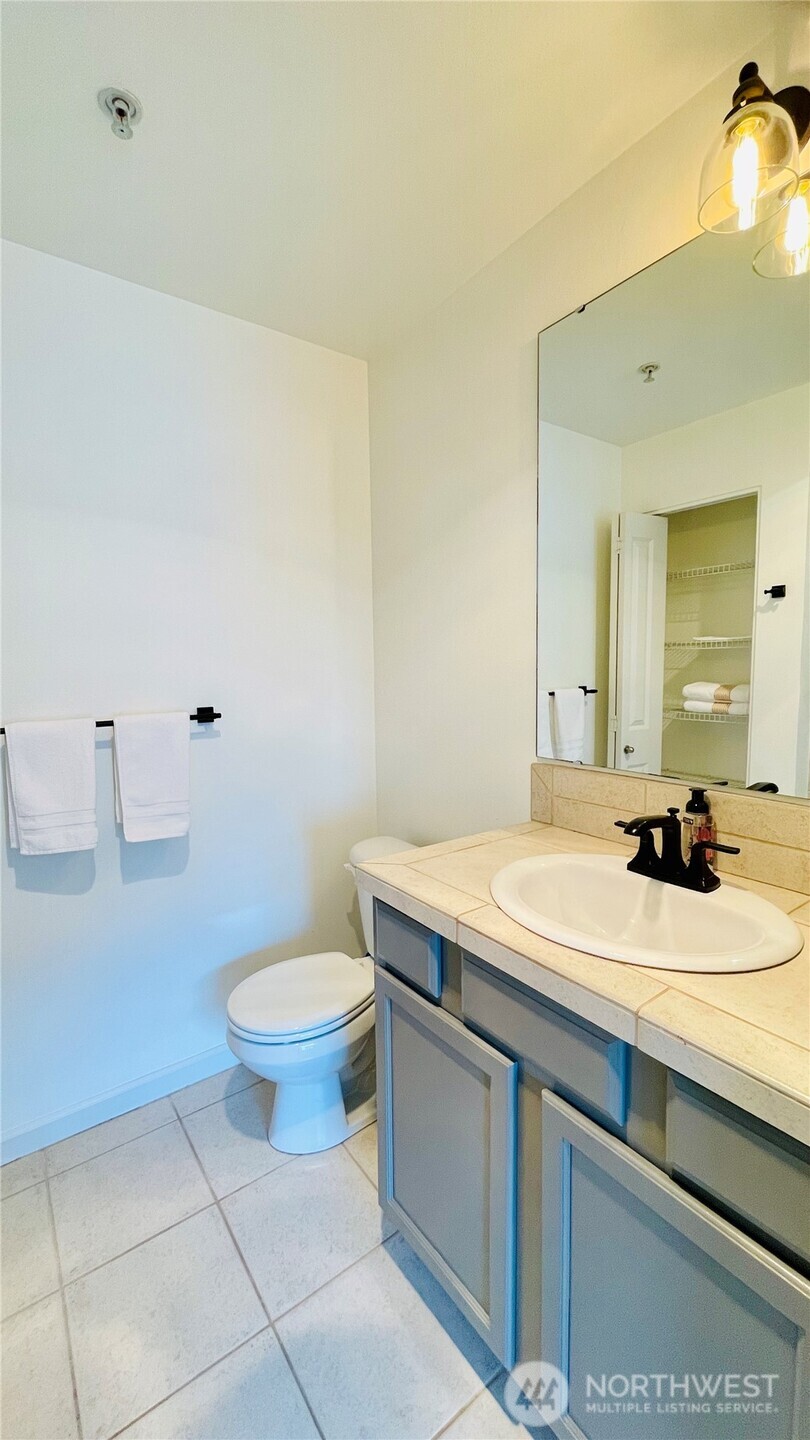 2424 S 41st Street B526 Property Photo 7