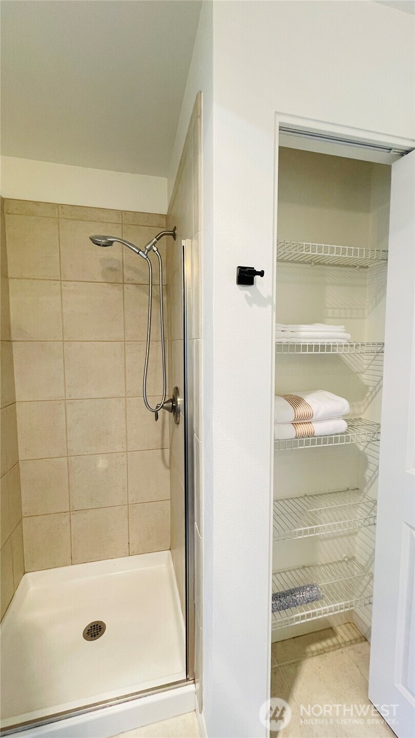 2424 S 41st Street B526 Property Photo 8