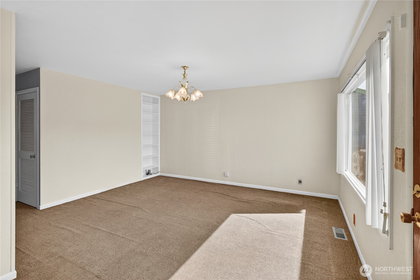 417 Se H Street Property Photo 6