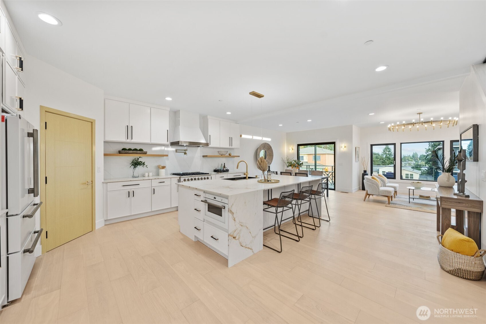 15908 12th Place Property Photo 4