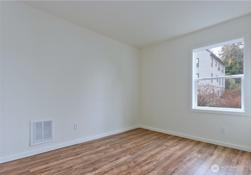 5045 37th Avenue Property Photo 5