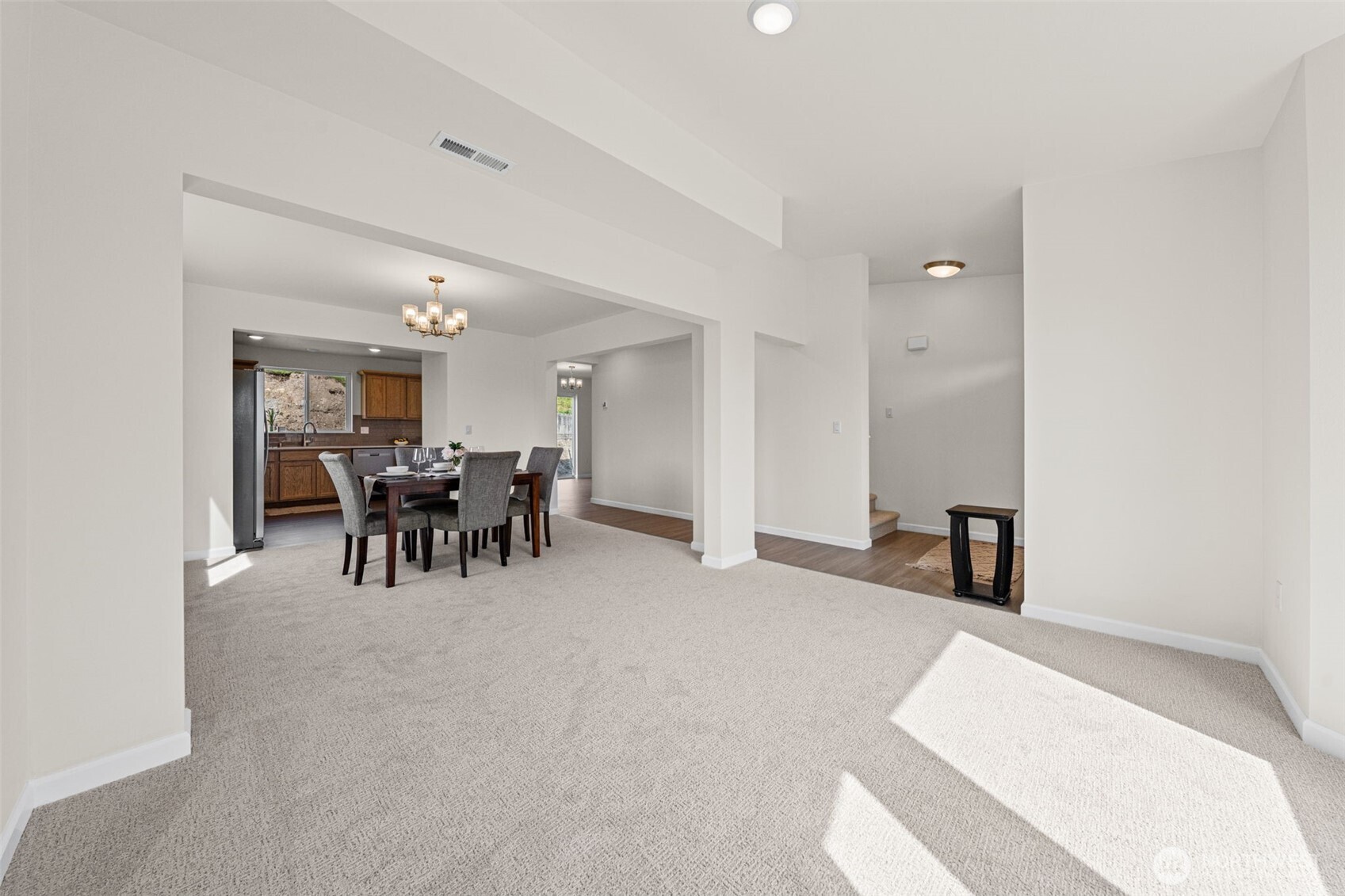 414 Comet Street Property Photo 6