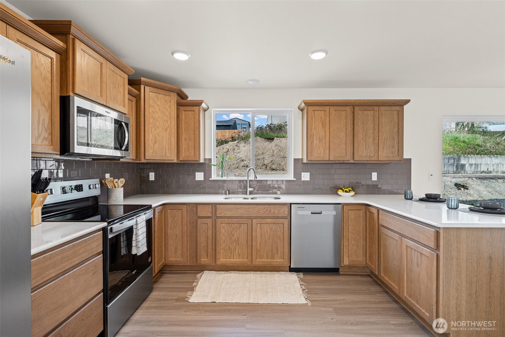 414 Comet Street Property Photo 12