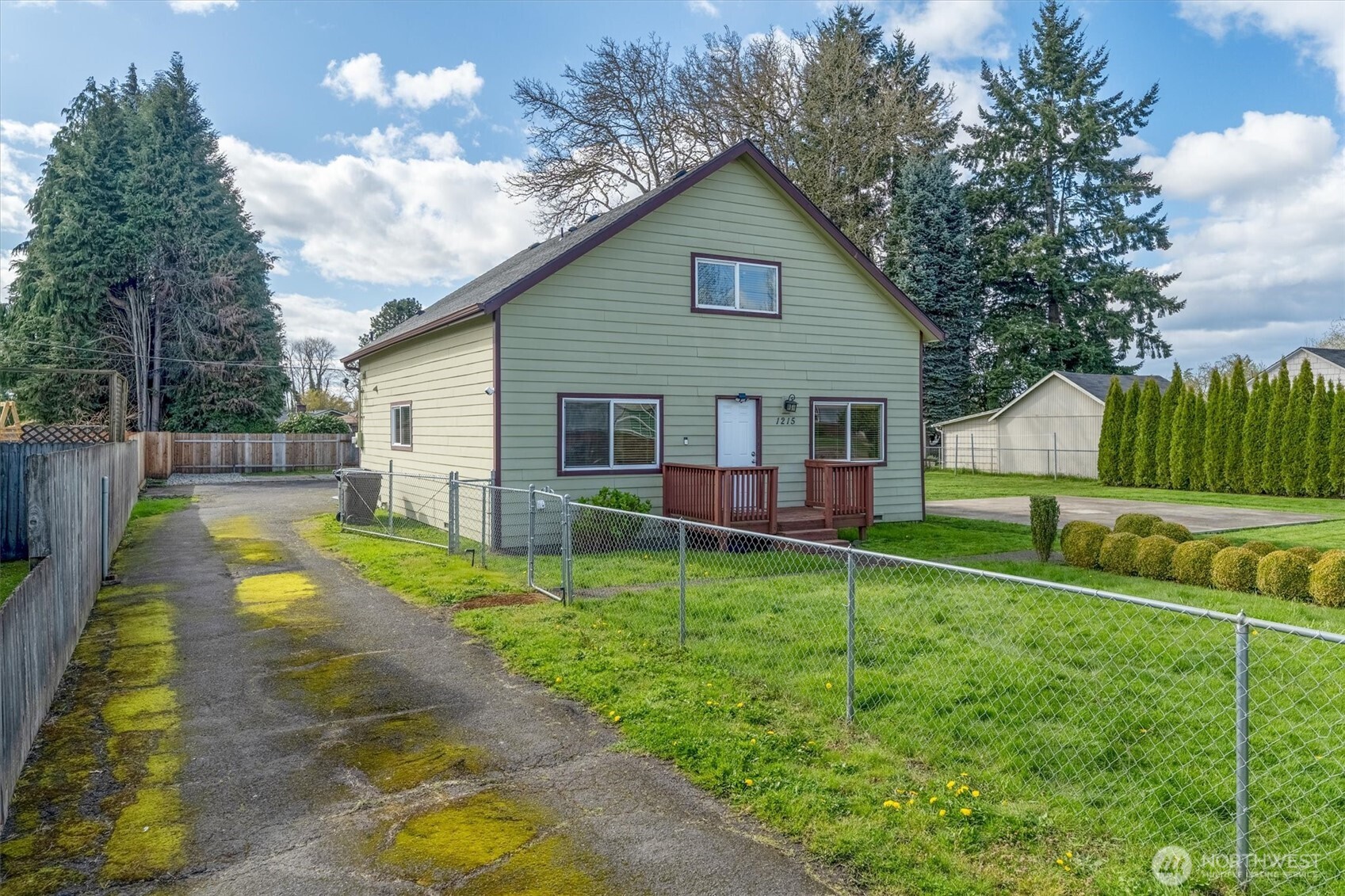 1215 30th Avenue Property Photo 2