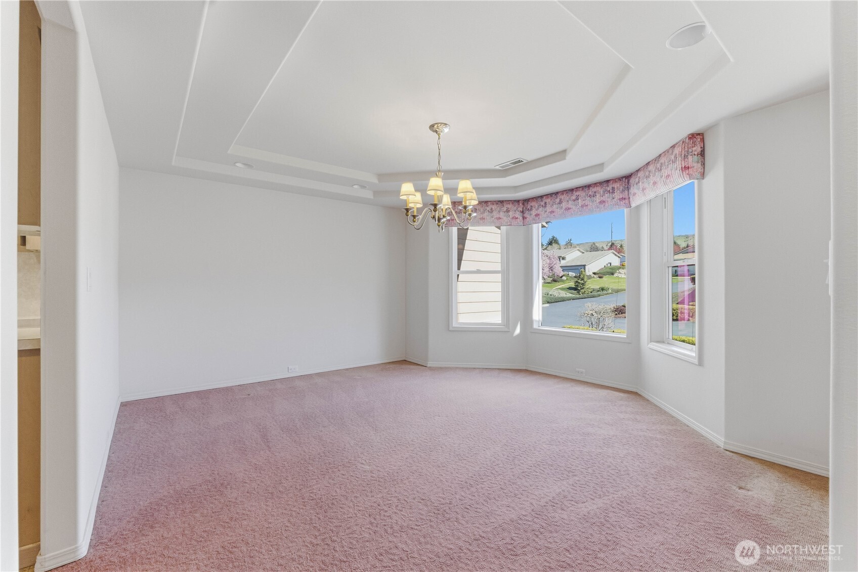 1380 Eastmont Avenue 401 Property Photo 6