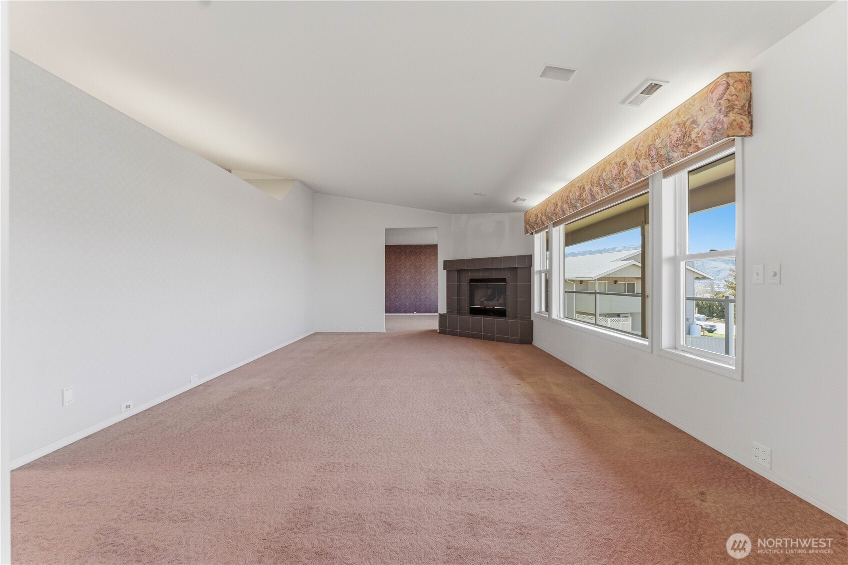 1380 Eastmont Avenue 401 Property Photo 15
