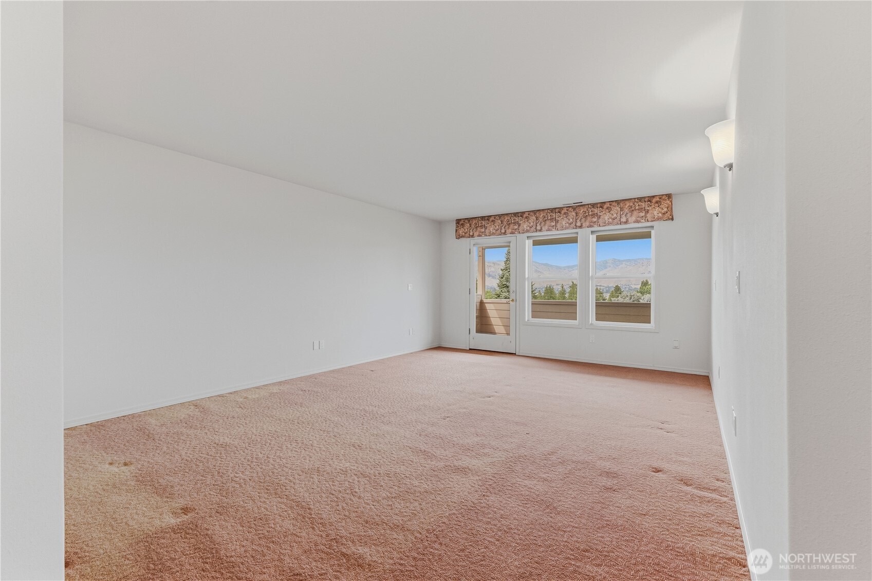 1380 Eastmont Avenue 401 Property Photo 20