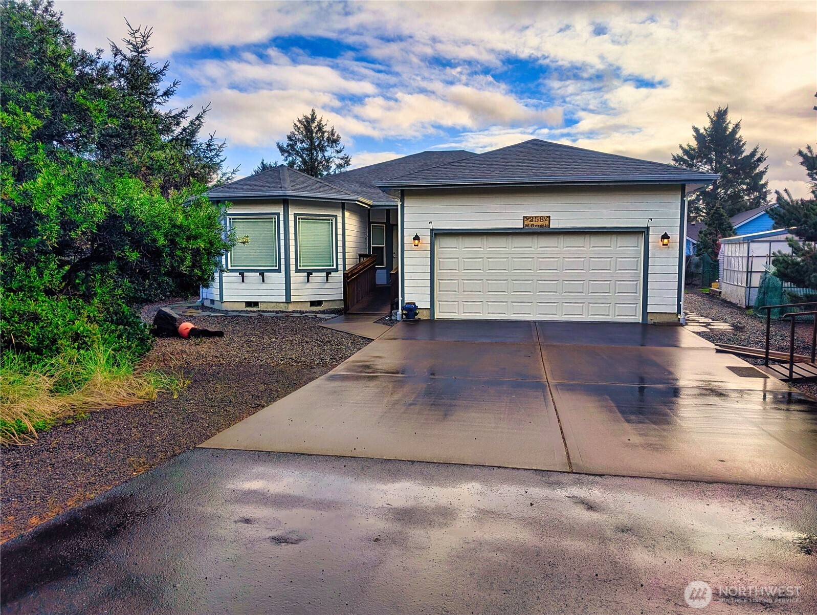 258 N Razor Clam Drive Property Photo 1