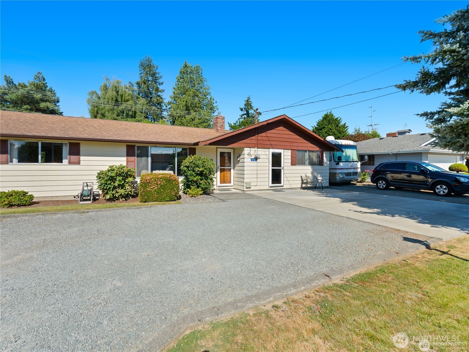 1205 S Walnut Street Property Photo 4