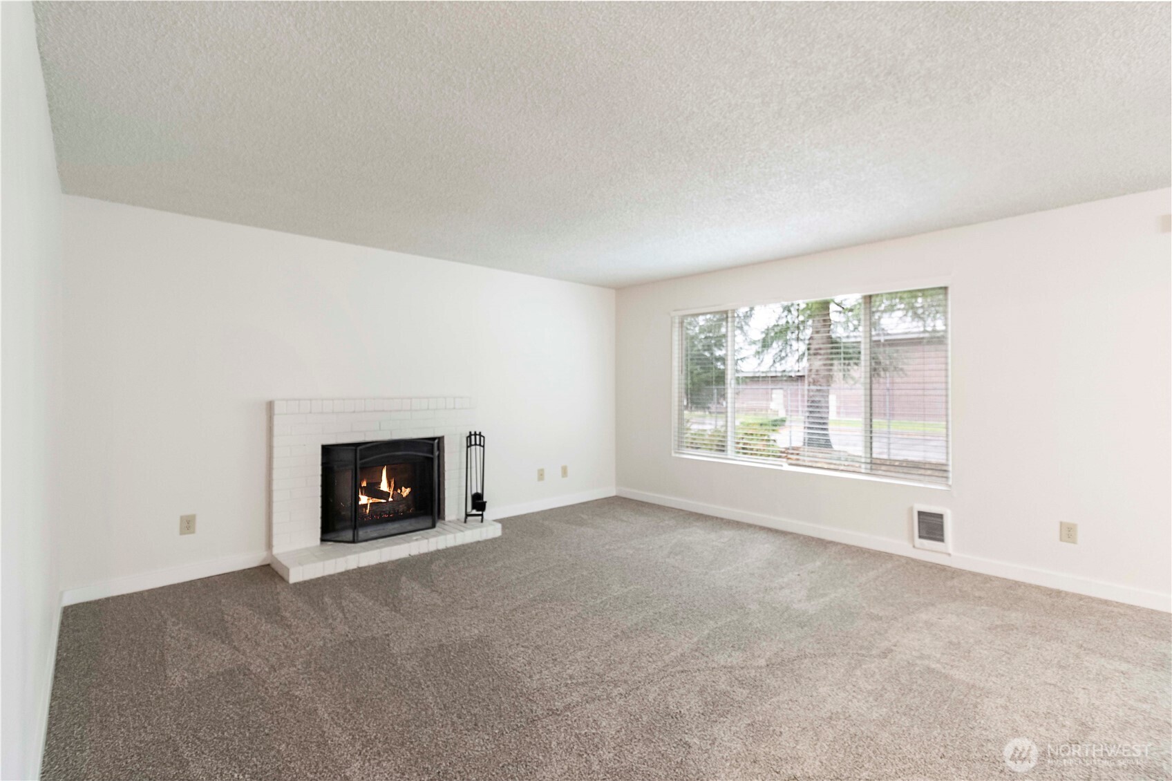 3842 D Place Property Photo 4