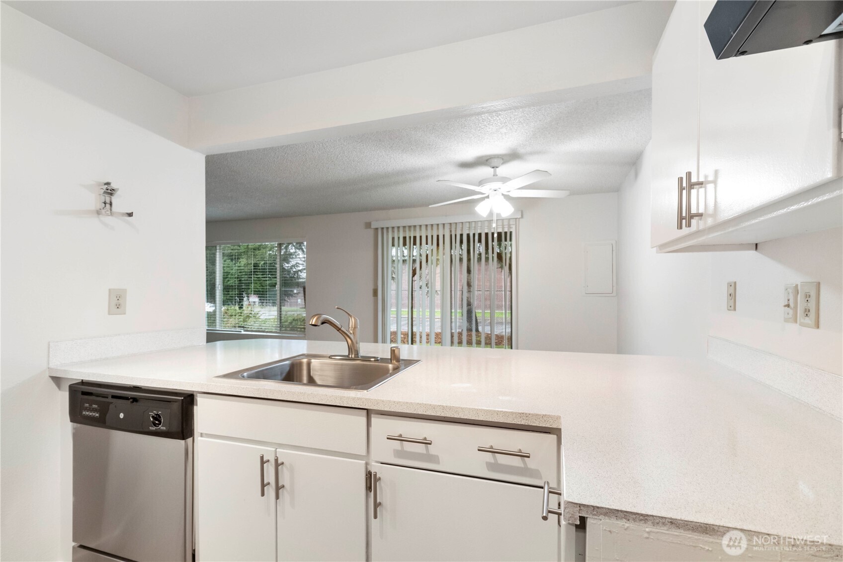 3842 D Place Property Photo 6
