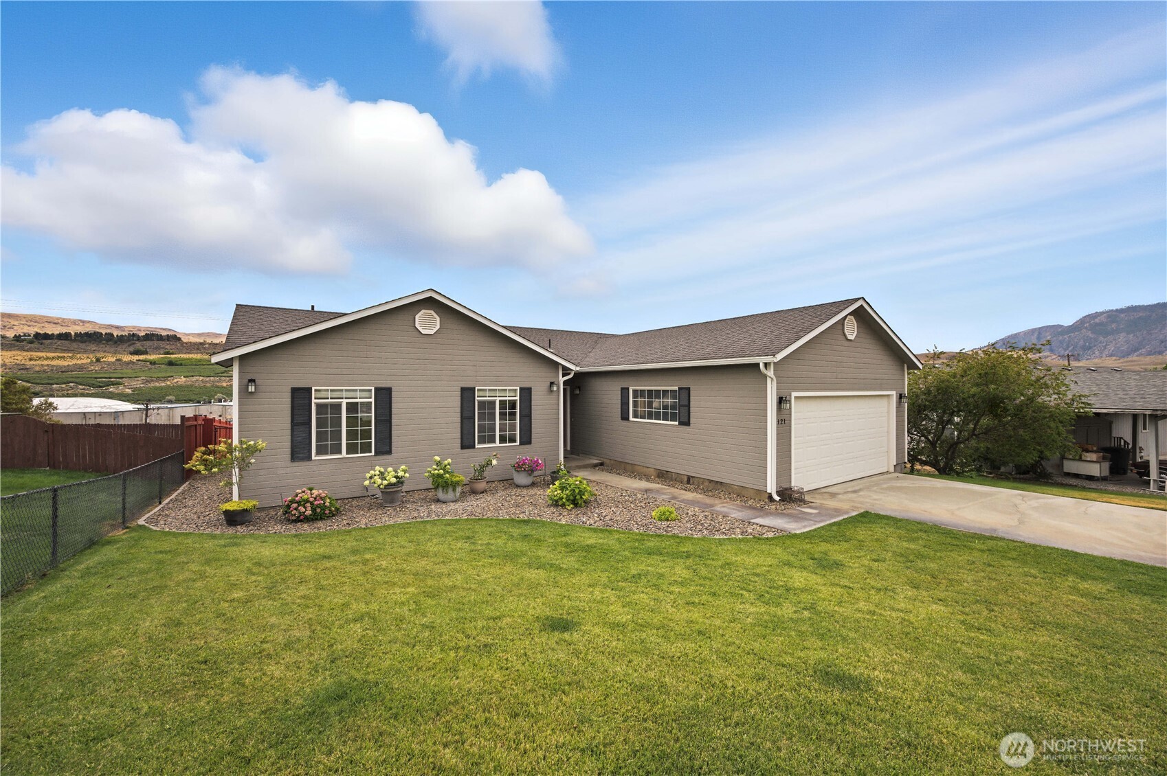 121 Pryor Drive Property Photo 1