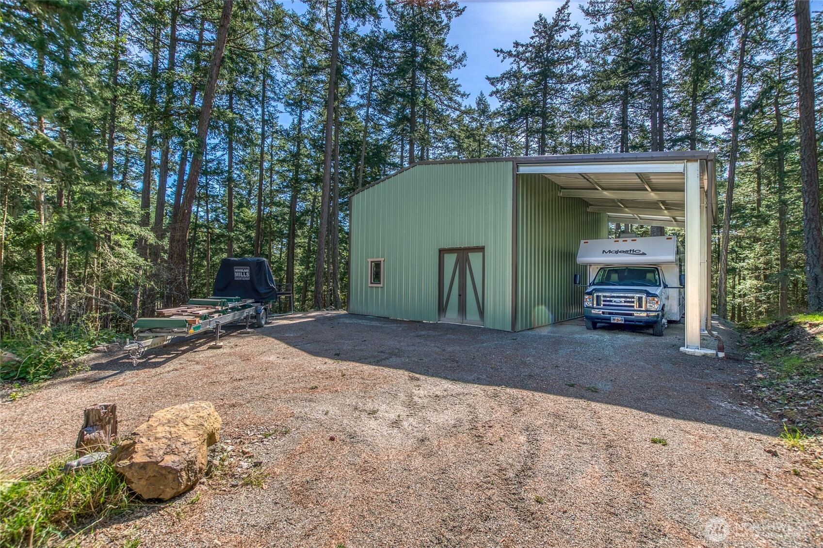 424 Logan's Run Road Property Photo 32
