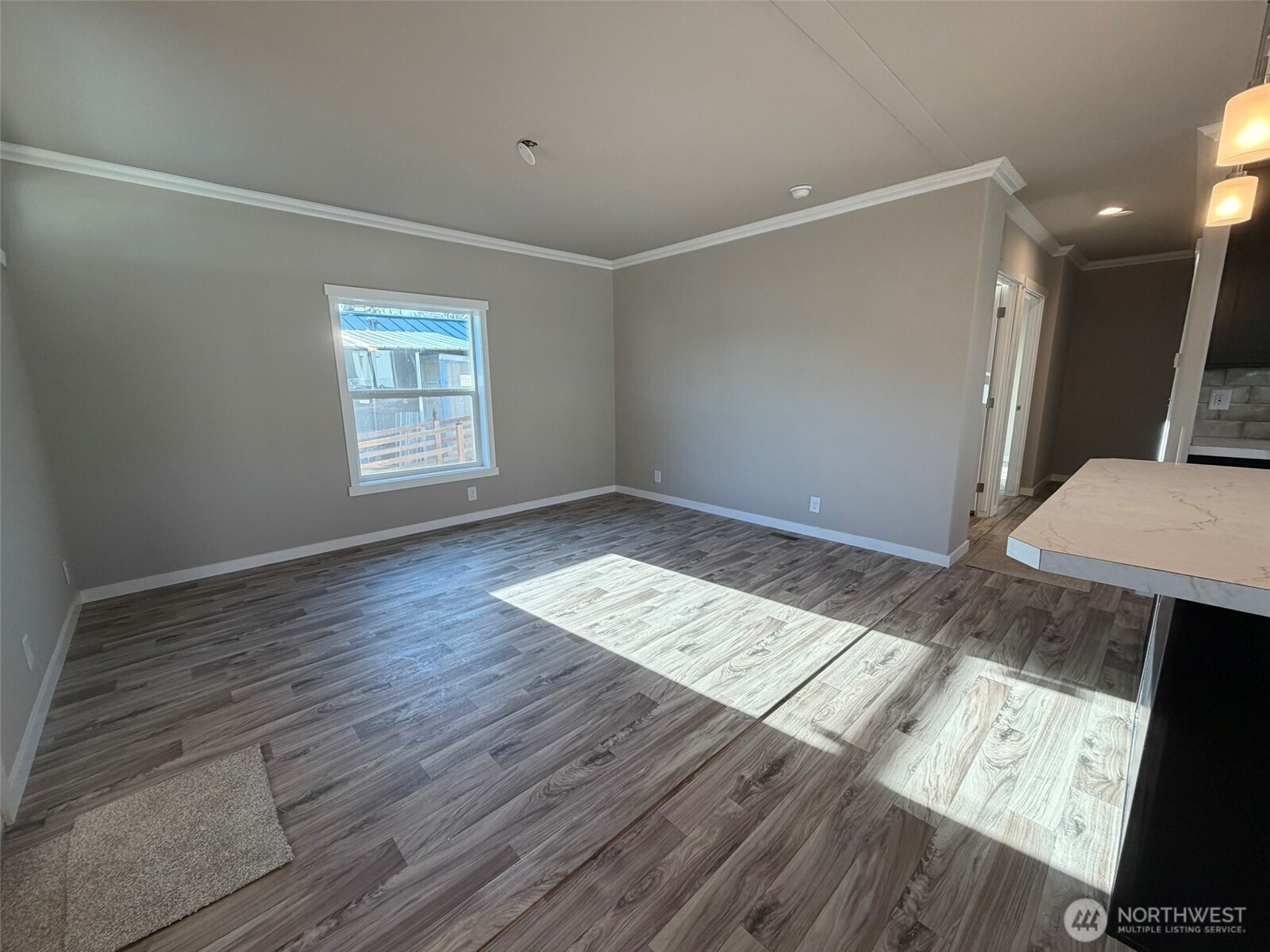 2010 Broadway Avenue 16 Property Photo 6