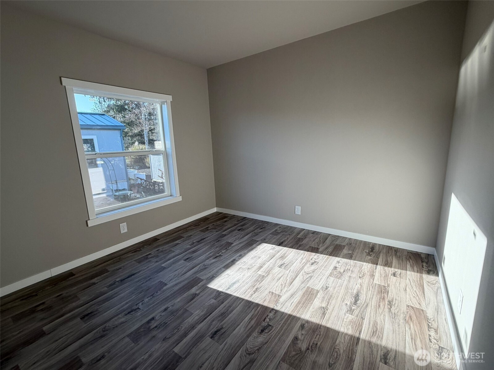 2010 Broadway Avenue 16 Property Photo 26