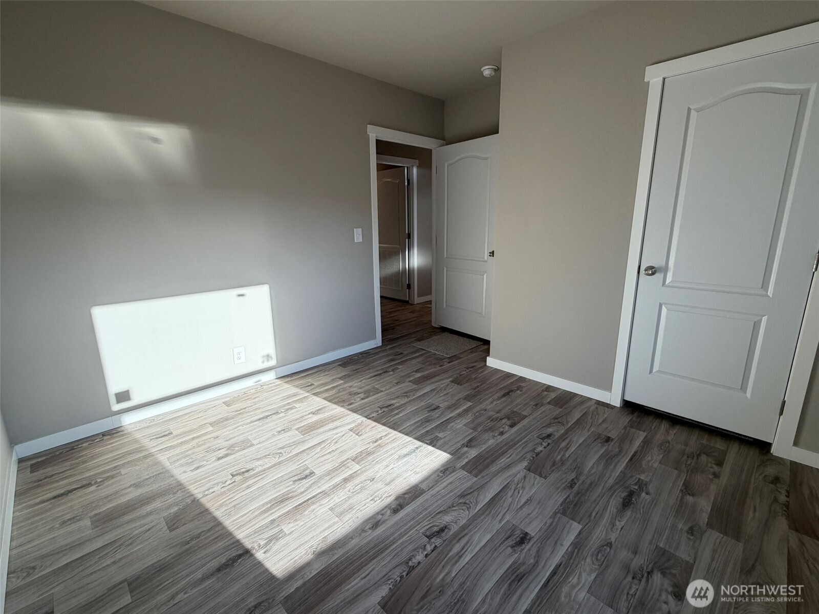 2010 Broadway Avenue 16 Property Photo 28