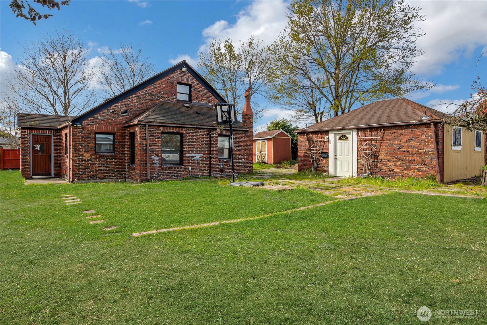 3207 83rd Street Property Photo 2