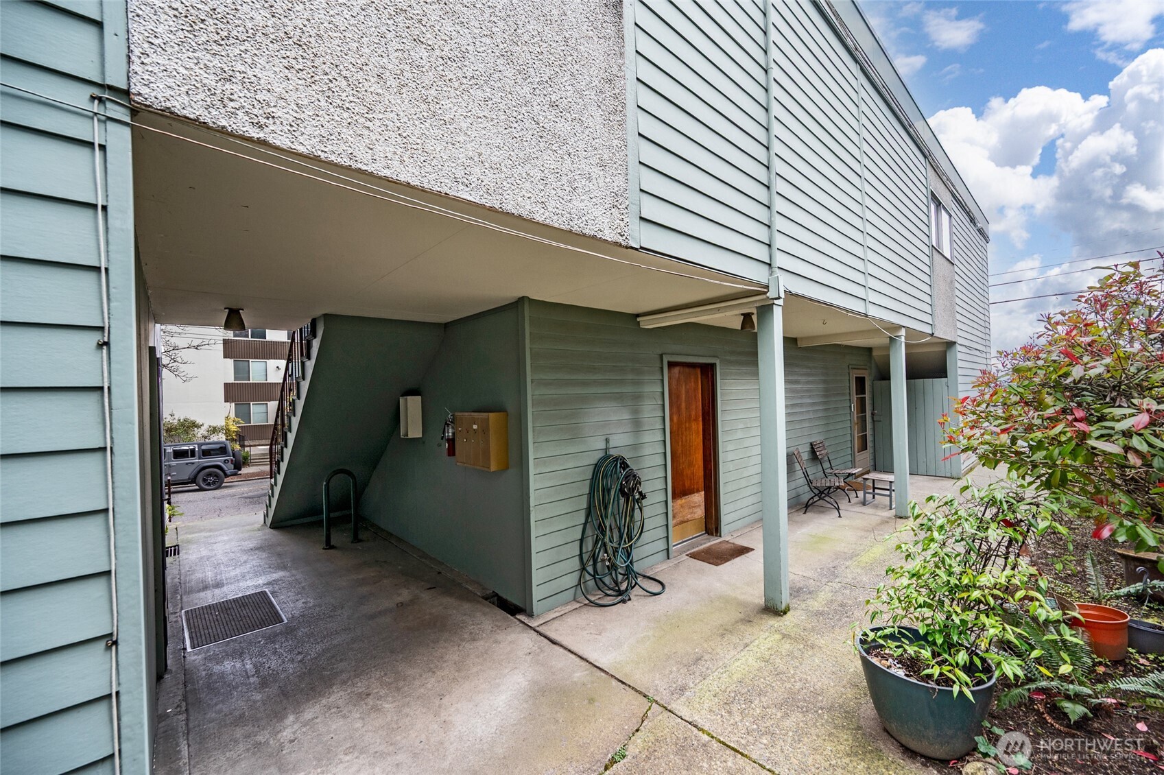1505 E Galer Street 1-4 Property Photo 4