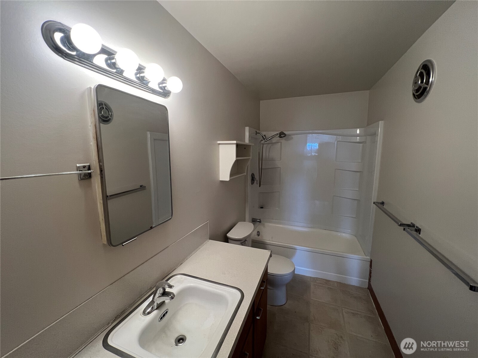 1505 E Galer Street 1-4 Property Photo 9