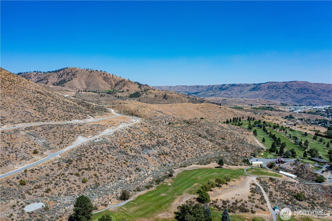 845 Long Drive Property Photo 2