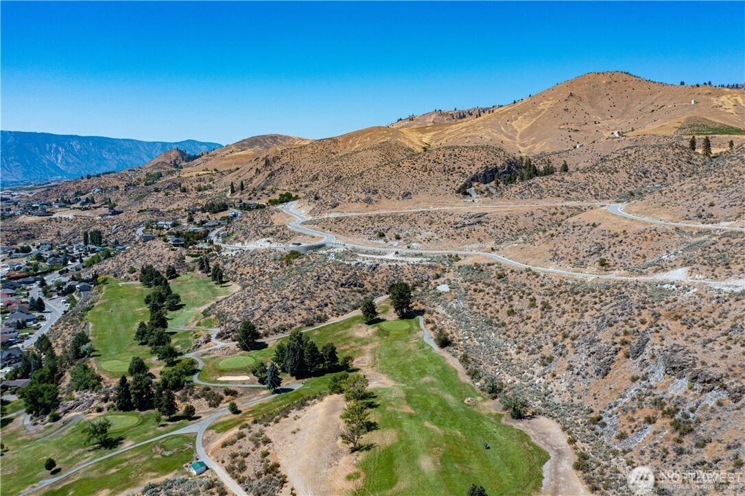 845 Long Drive Property Photo 3