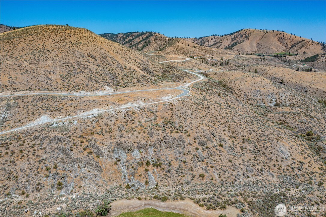 845 Long Drive Property Photo 4