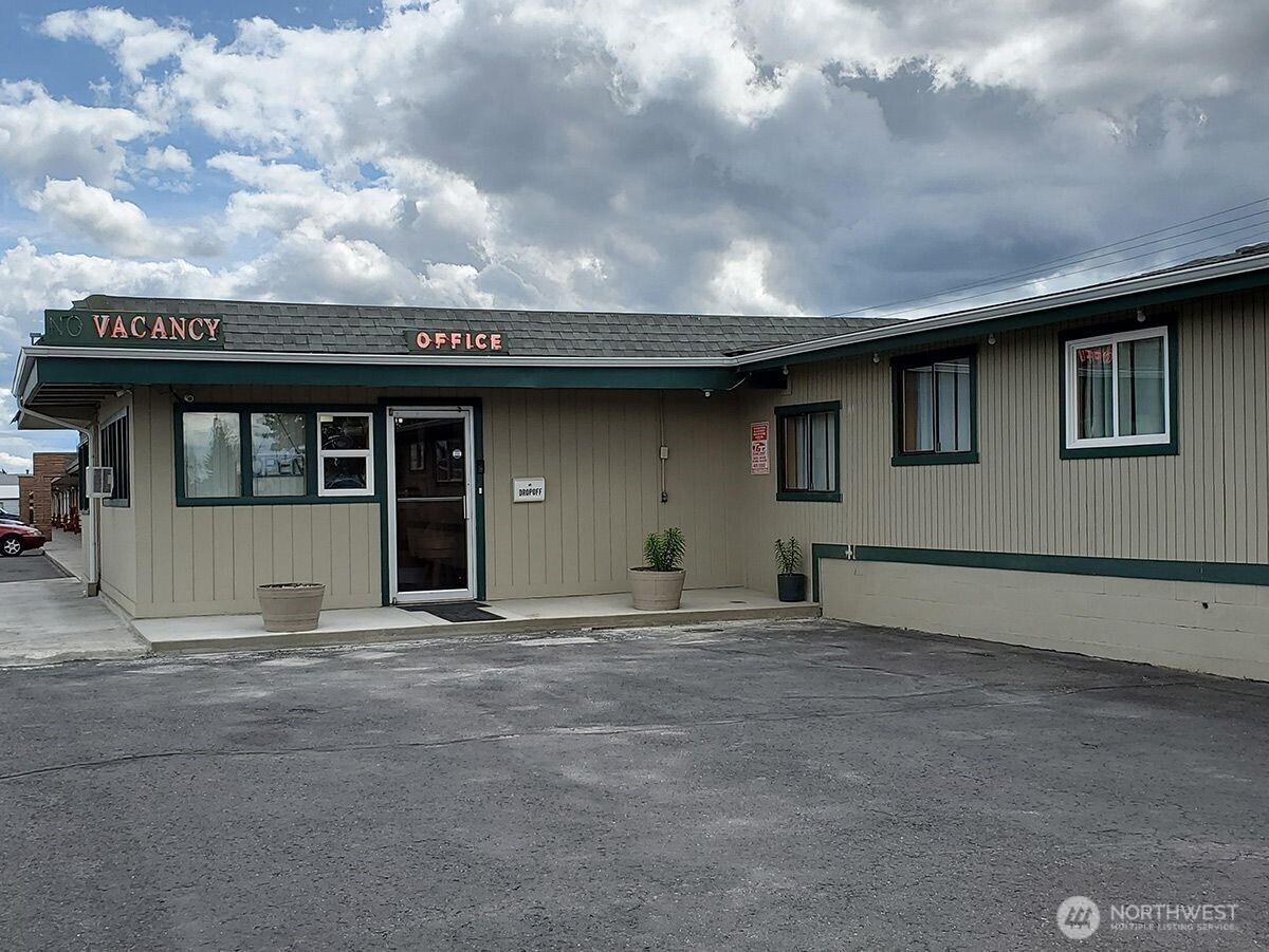 12525 W Sunset Highway Property Photo 36