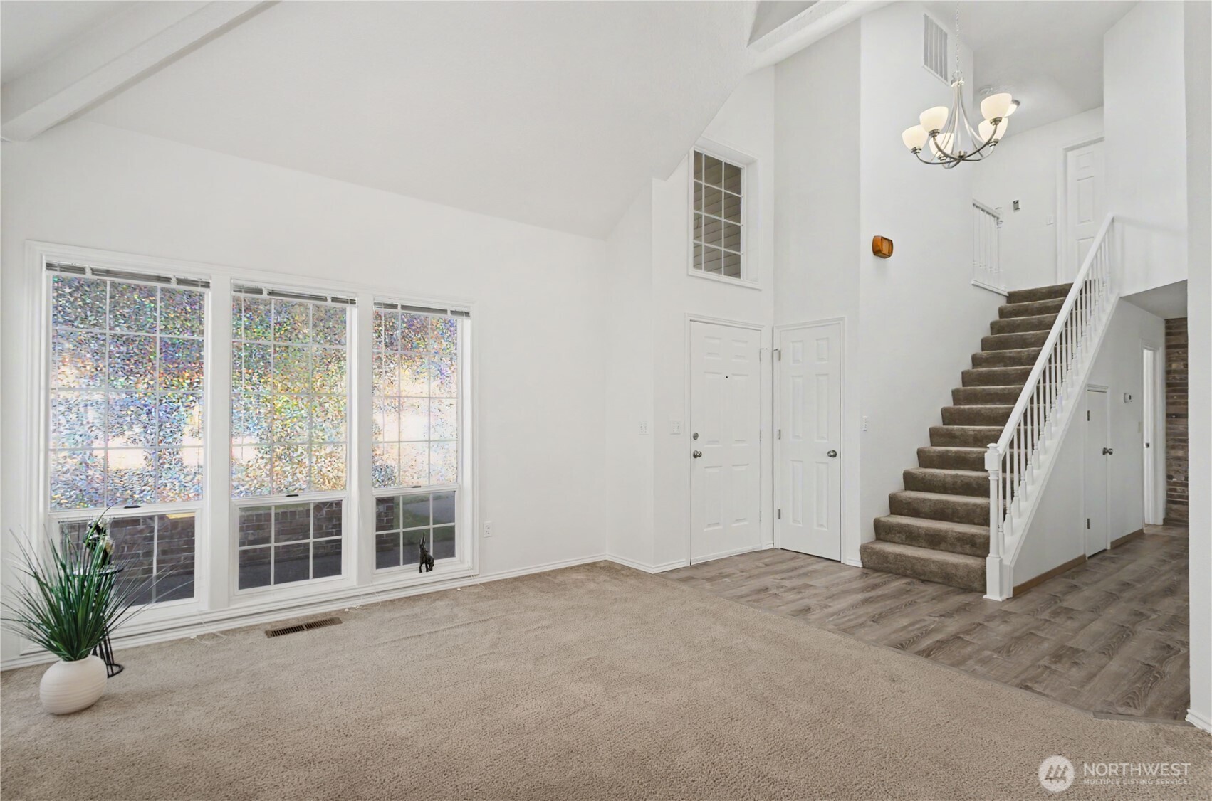 1712 Se Solomon Loop Property Photo 4