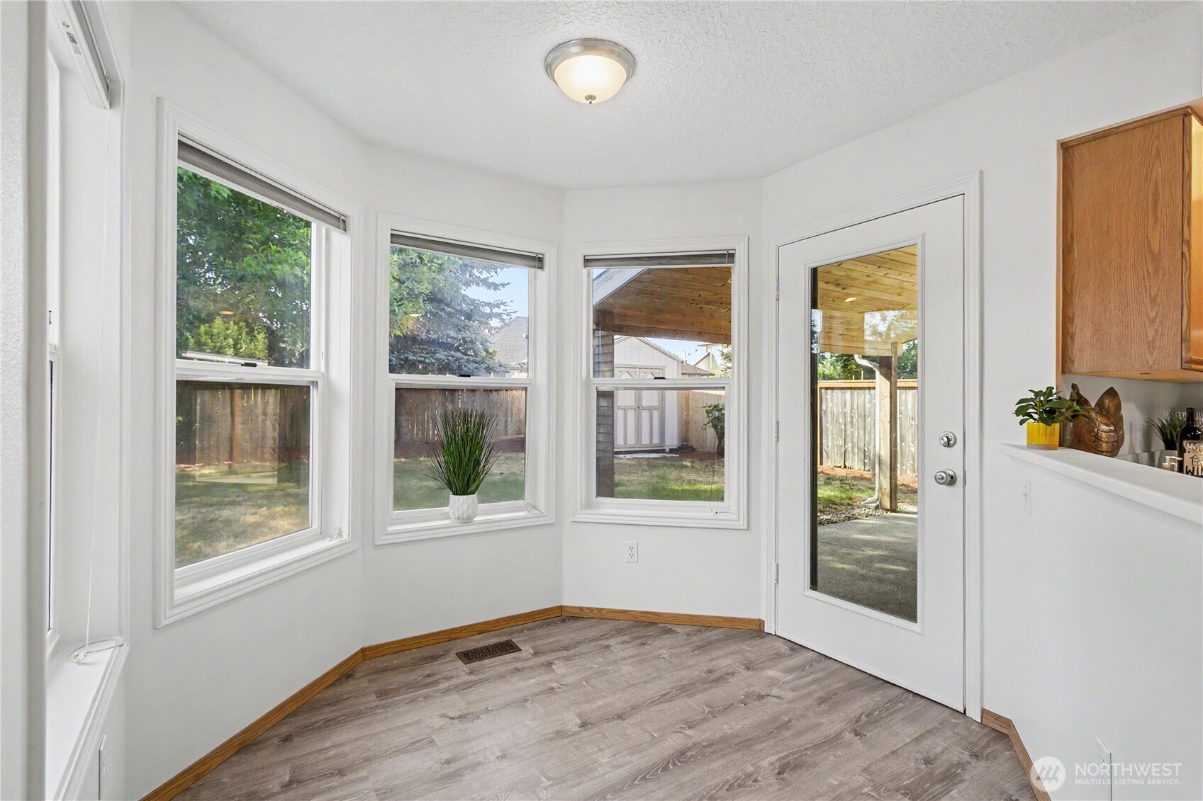 1712 Se Solomon Loop Property Photo 10