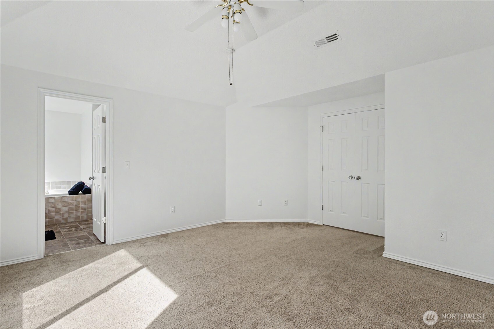 1712 Se Solomon Loop Property Photo 17