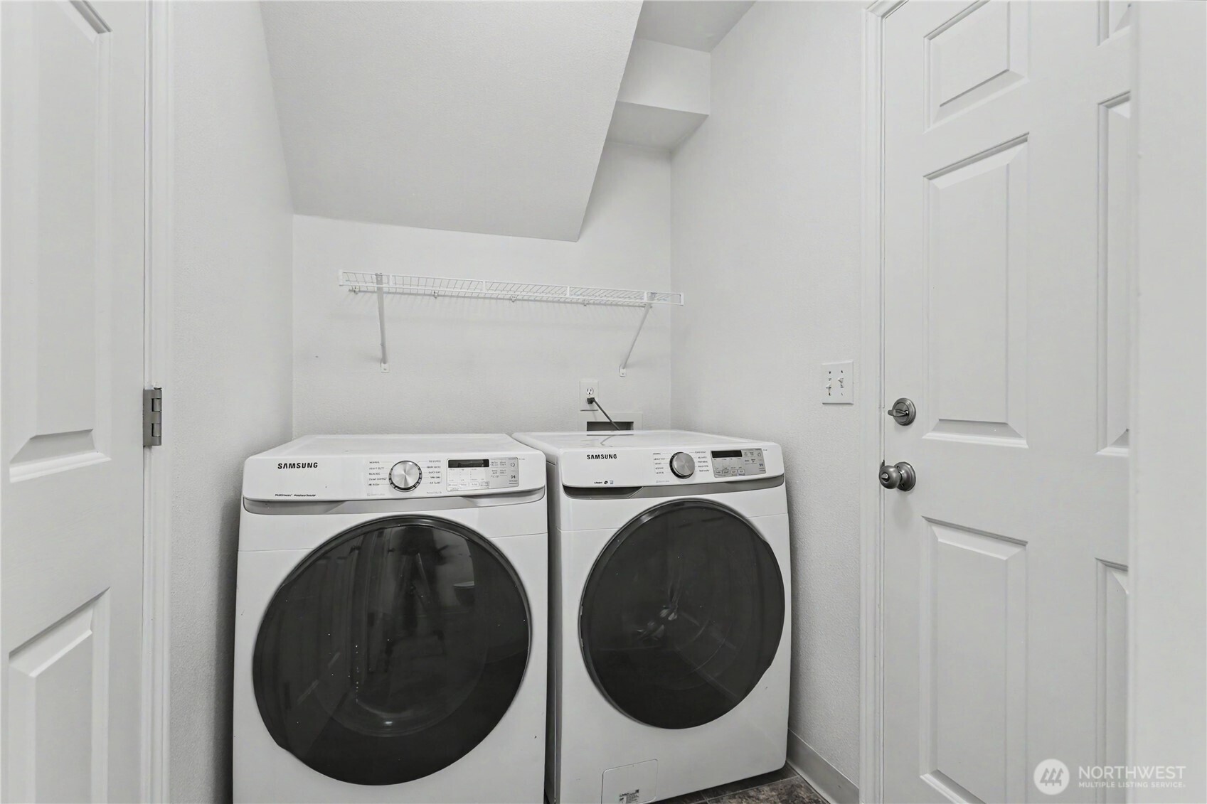 1712 Se Solomon Loop Property Photo 29