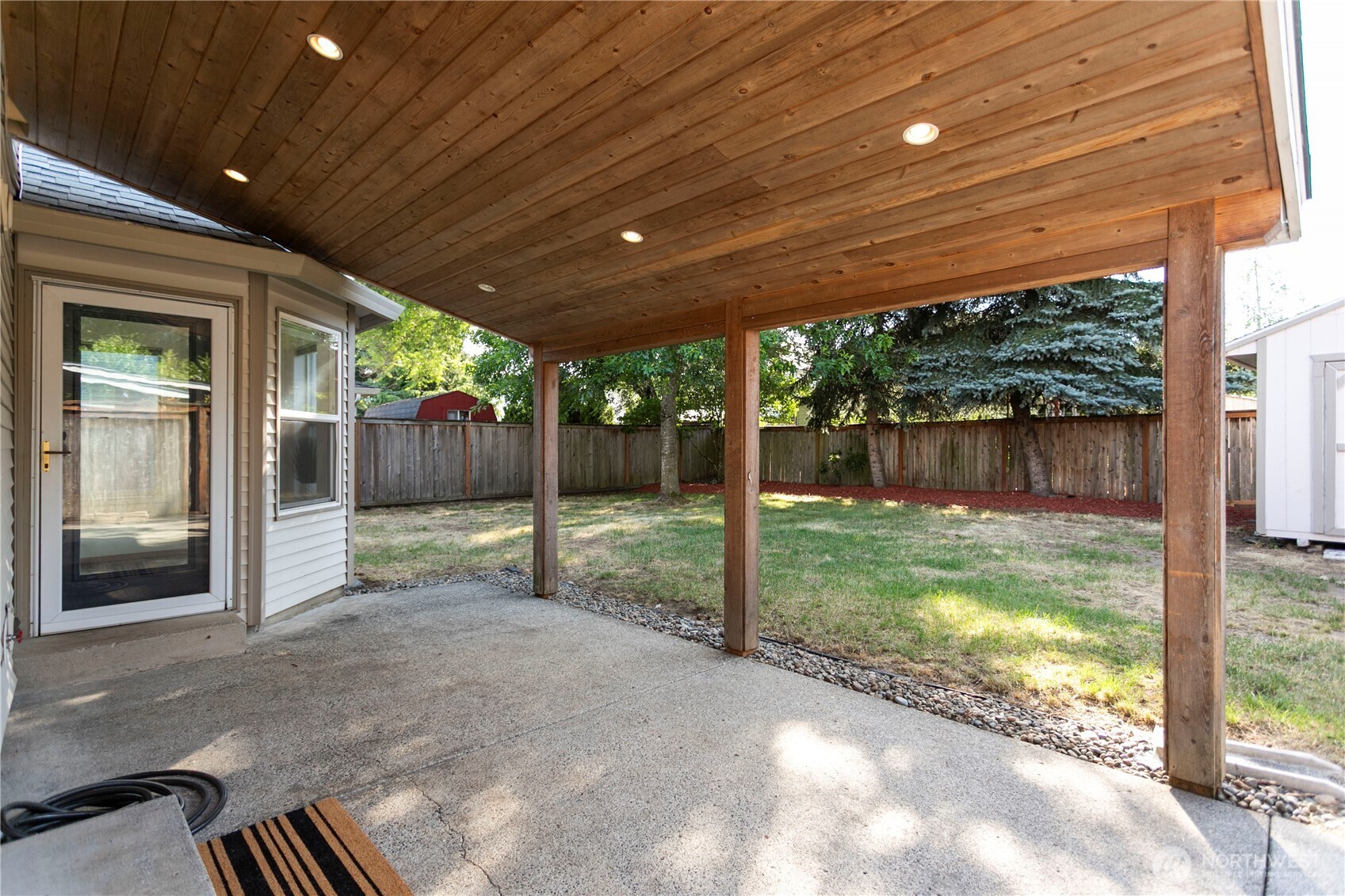 1712 Se Solomon Loop Property Photo 32