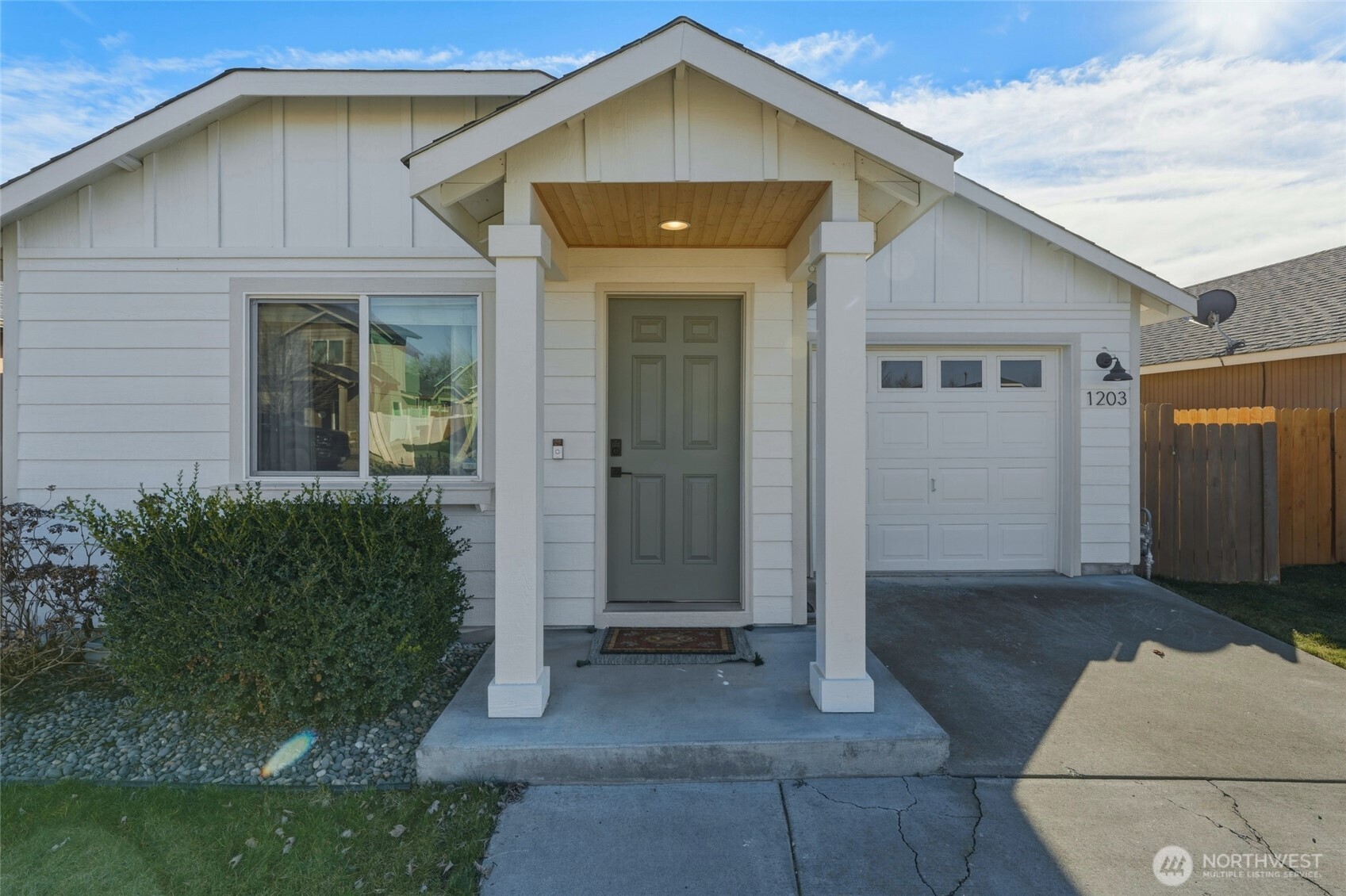 1203 Sw Carver Street Property Photo 4