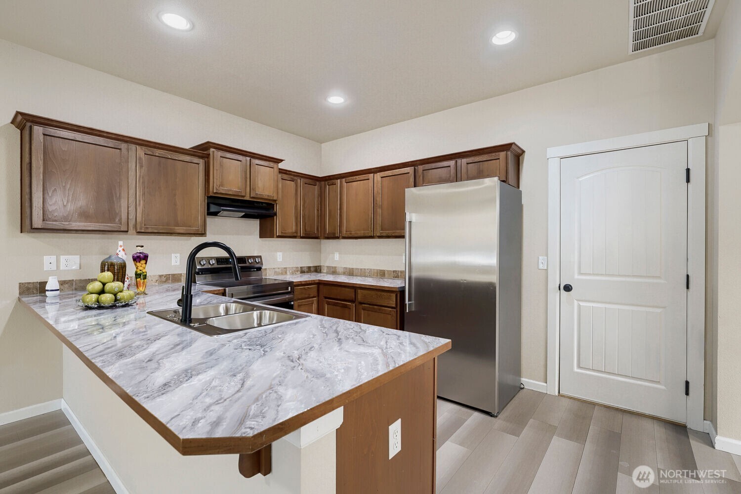 367 Graham Avenue Property Photo 6