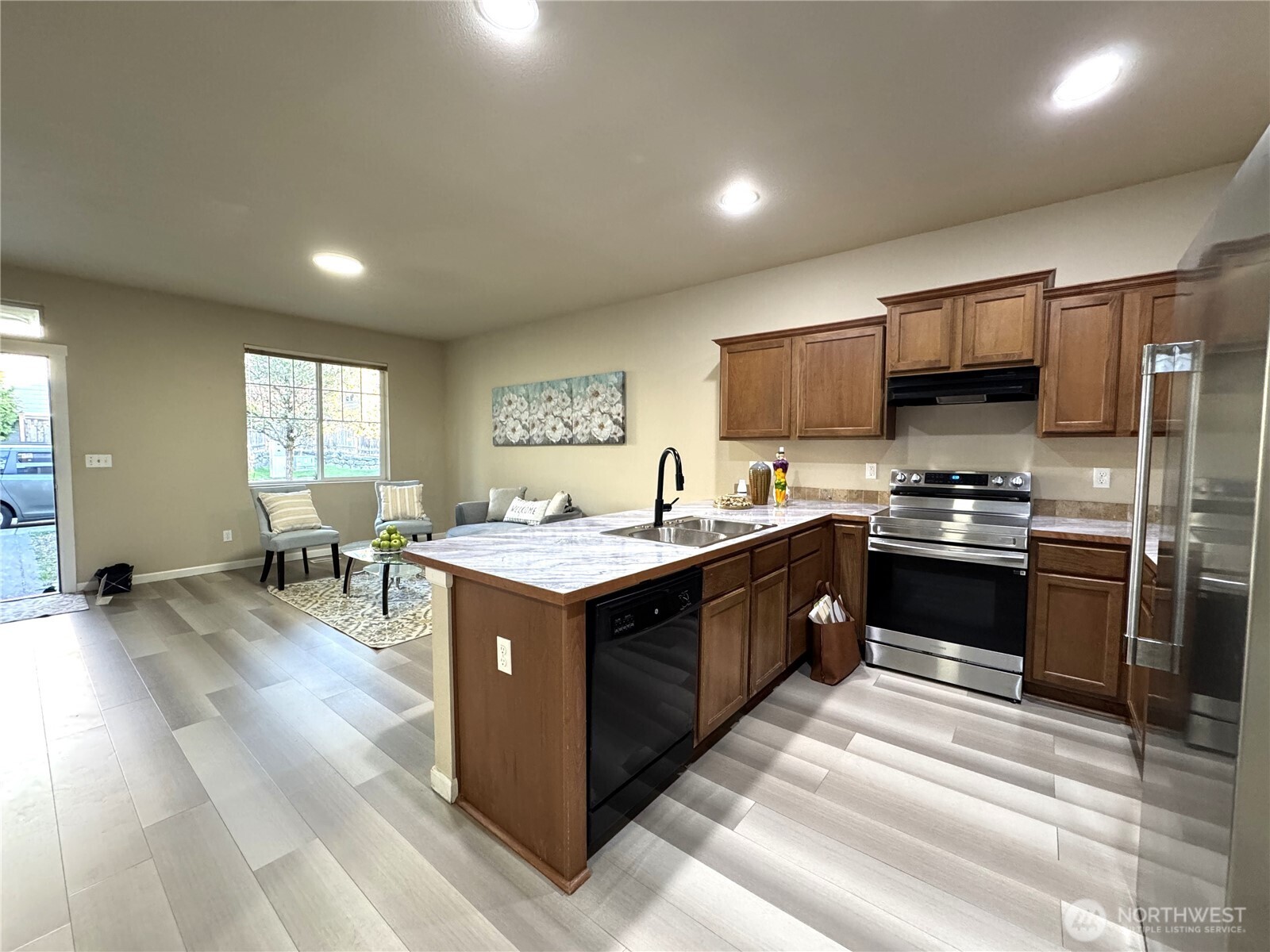 367 Graham Avenue Property Photo 11