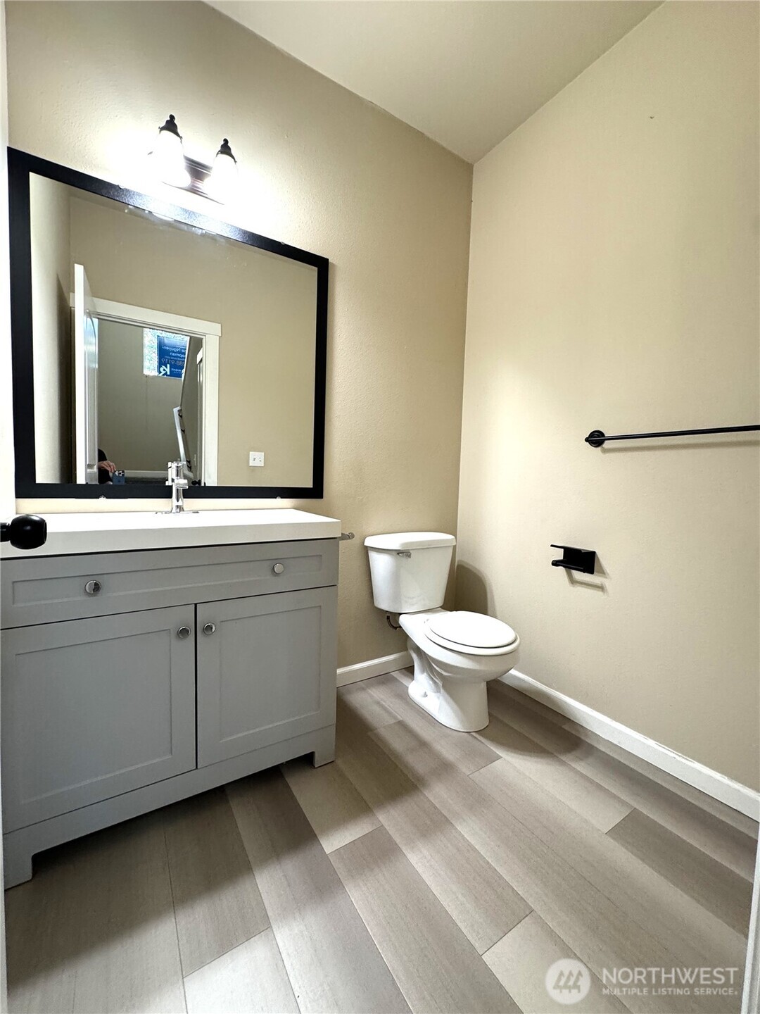 367 Graham Avenue Property Photo 16