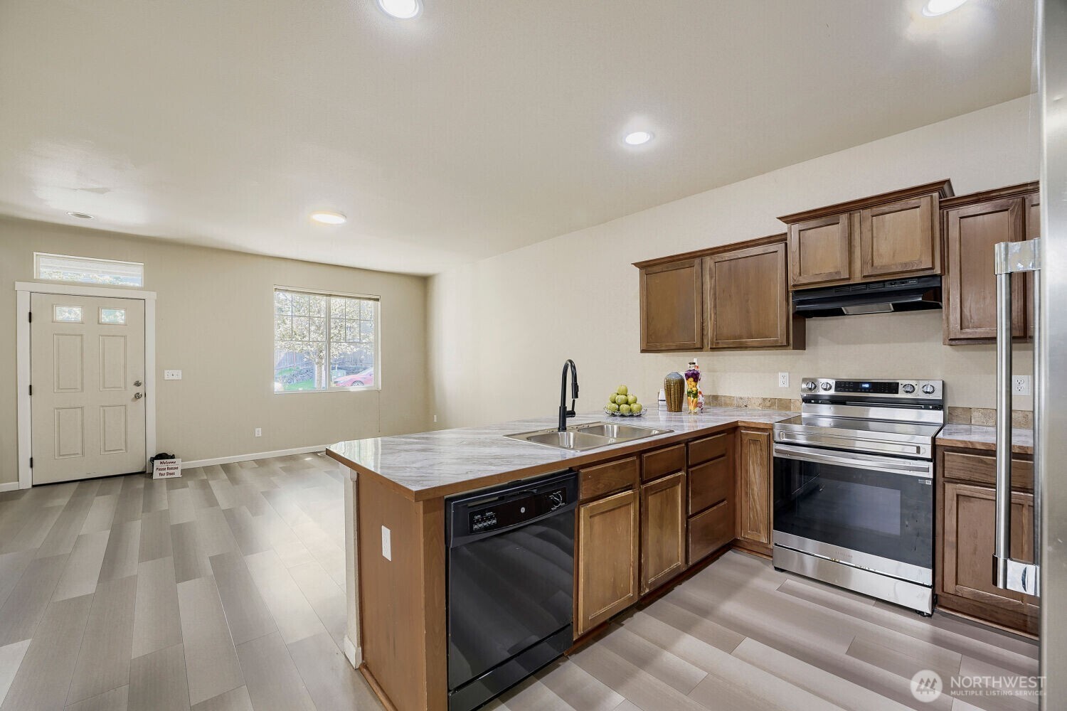 367 Graham Avenue Property Photo 19
