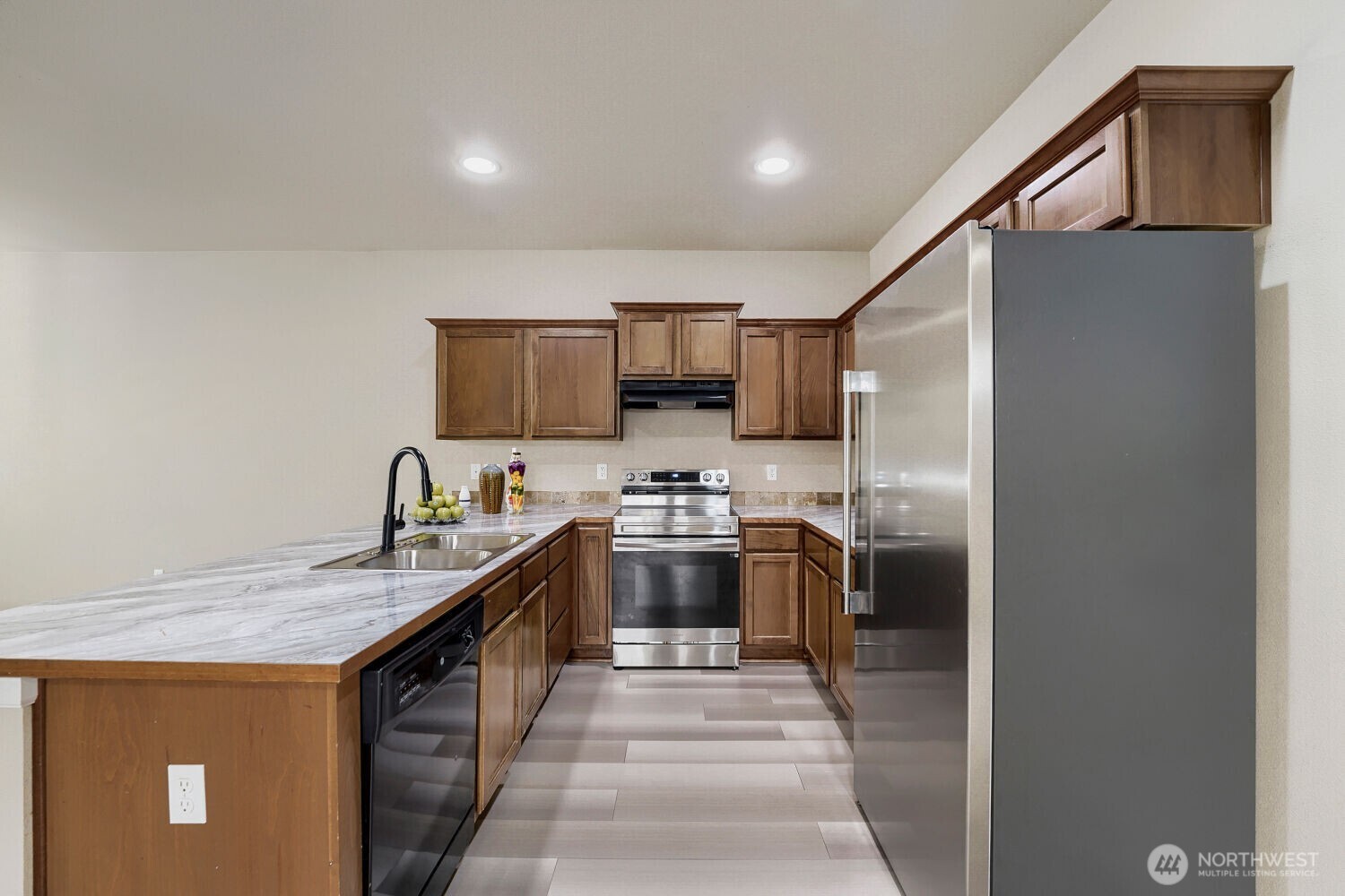367 Graham Avenue Property Photo 24