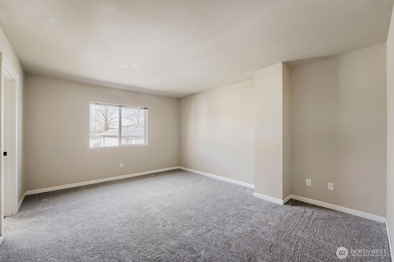 367 Graham Avenue Property Photo 28
