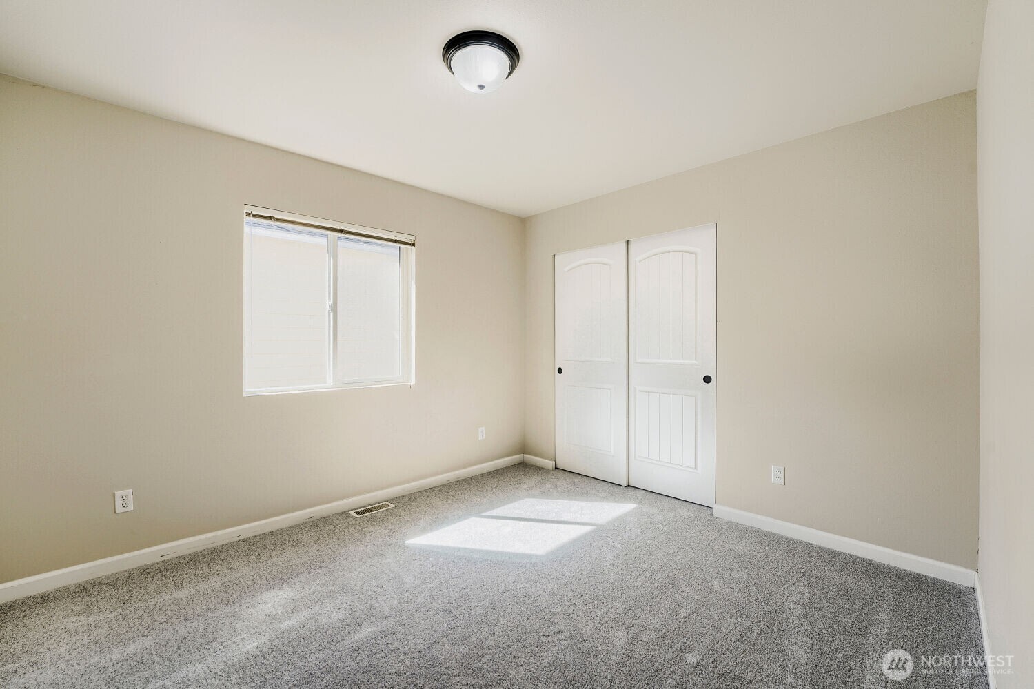 367 Graham Avenue Property Photo 31