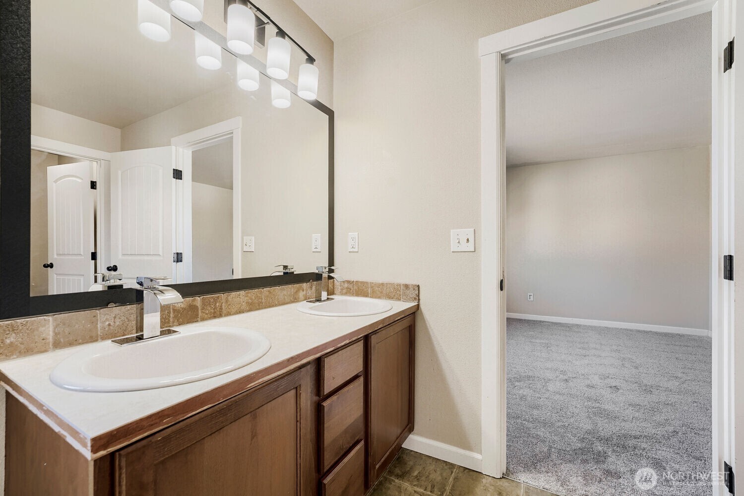367 Graham Avenue Property Photo 32