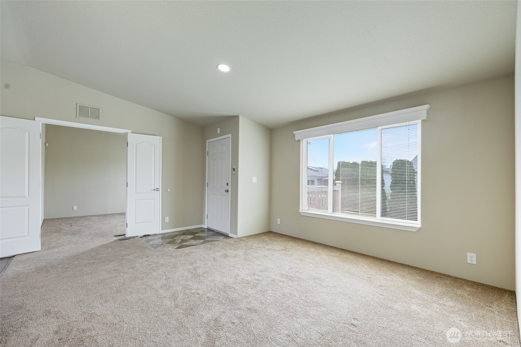 3516 Meadowbrook Lane Property Photo 3