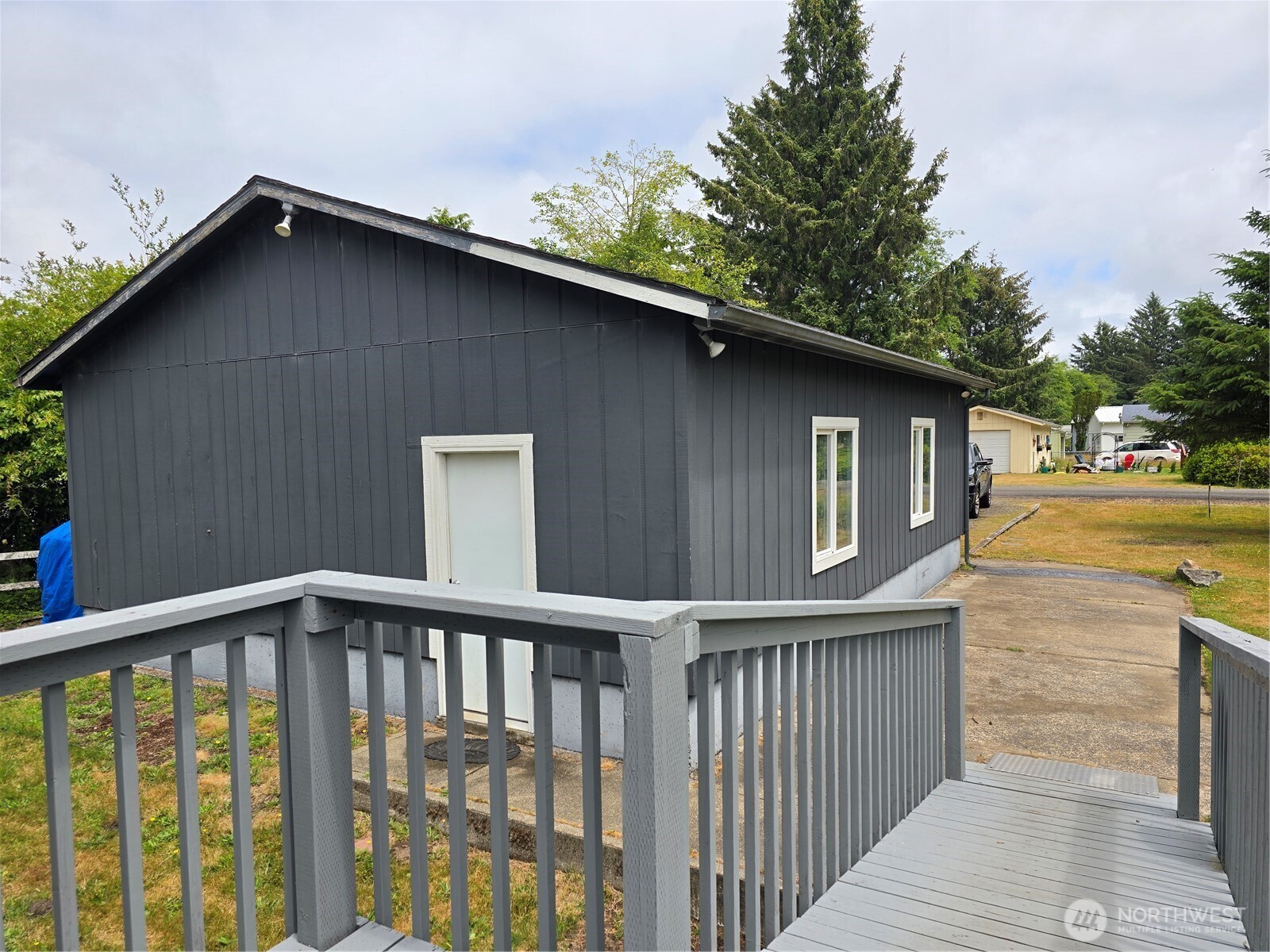 32211 N Place Property Photo 5