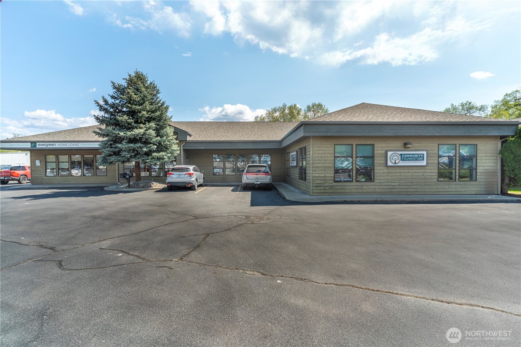 646 Okoma Drive Property Photo 2