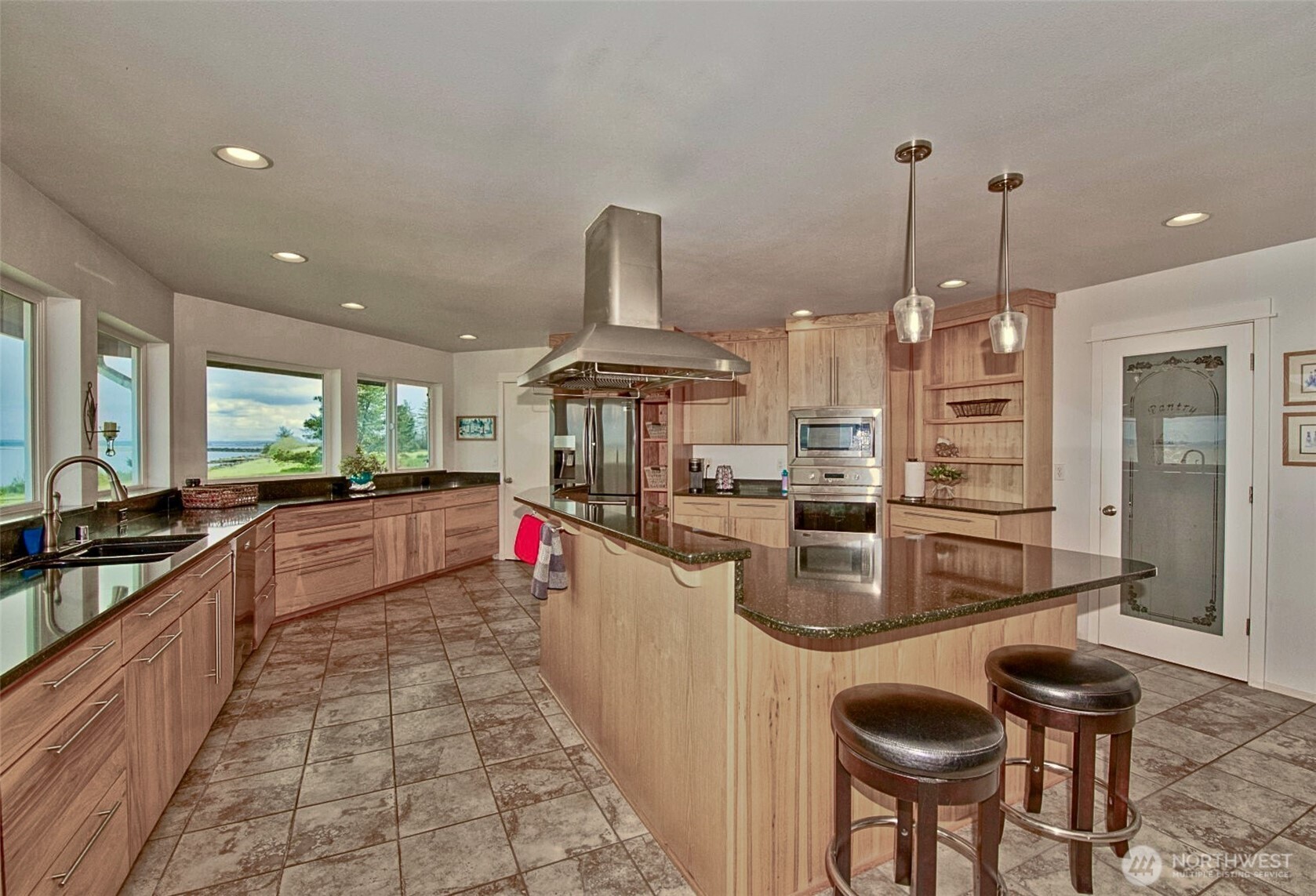 925 Claire Court Property Photo 11