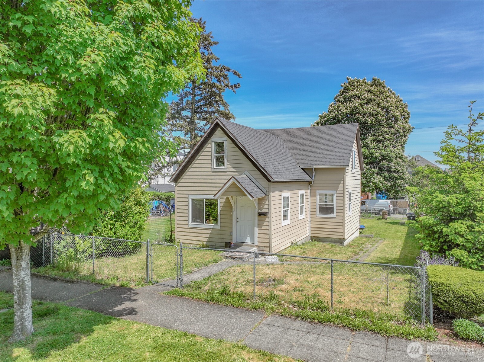 1939 S L Street Property Photo 2