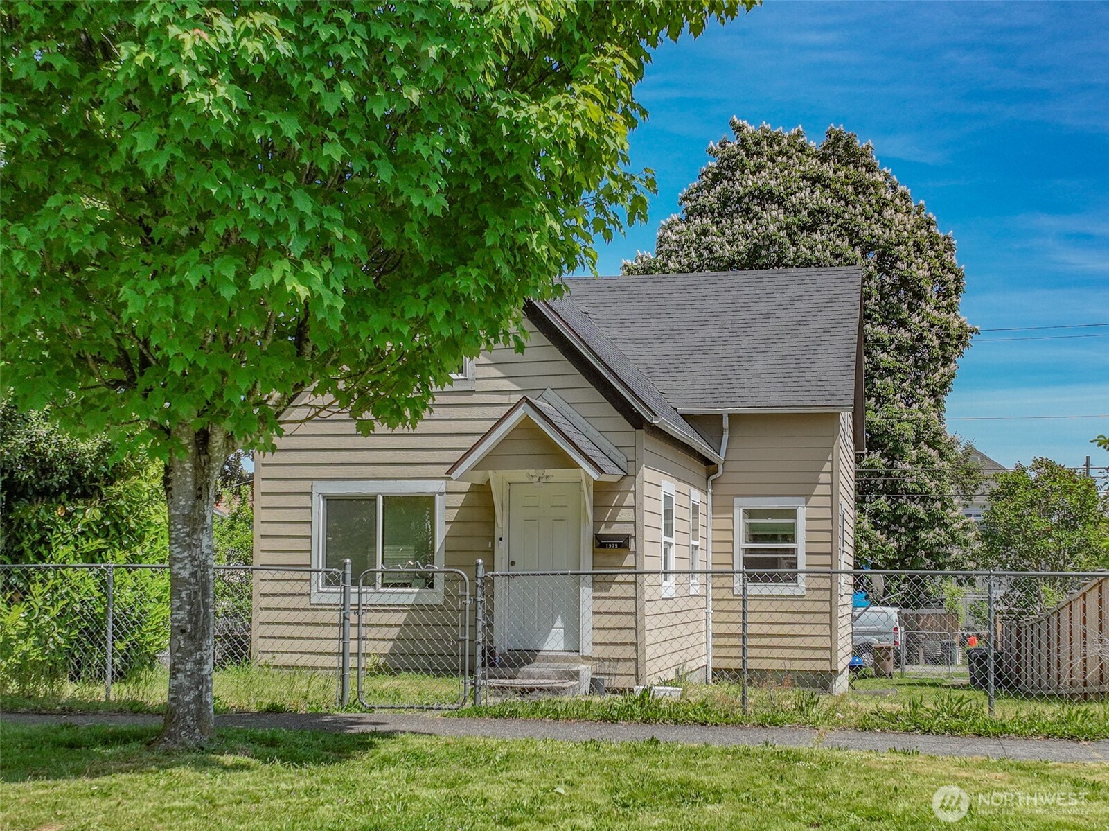 1939 S L Street Property Photo 3