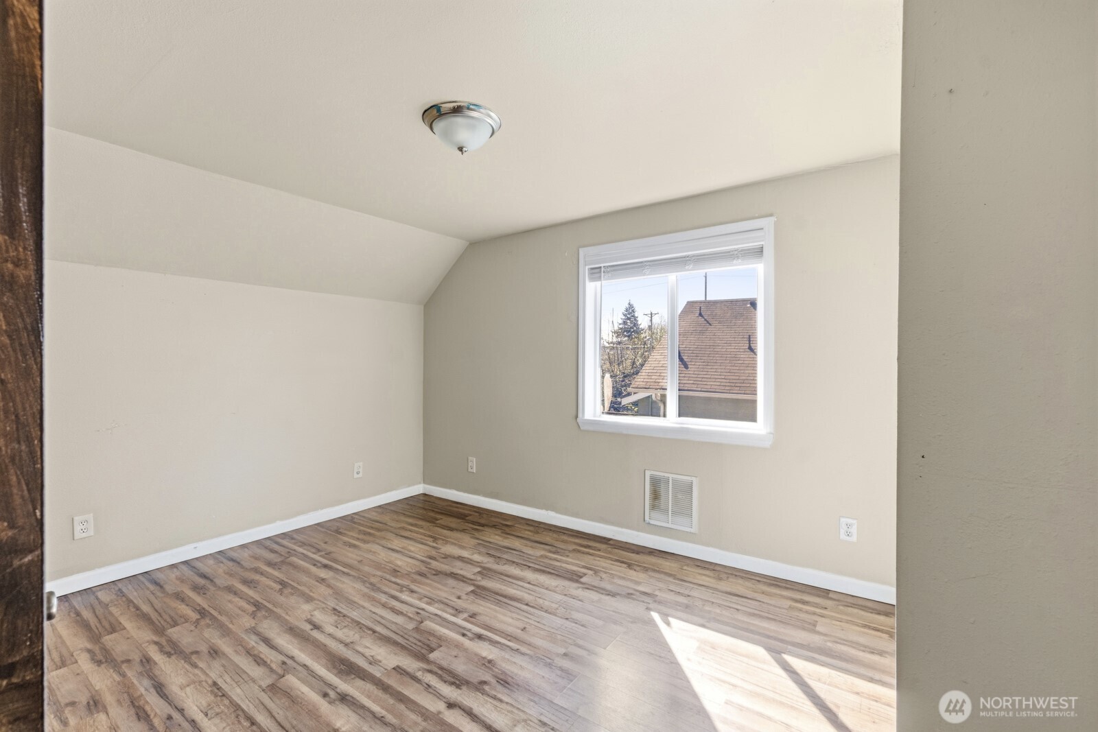 1939 S L Street Property Photo 22